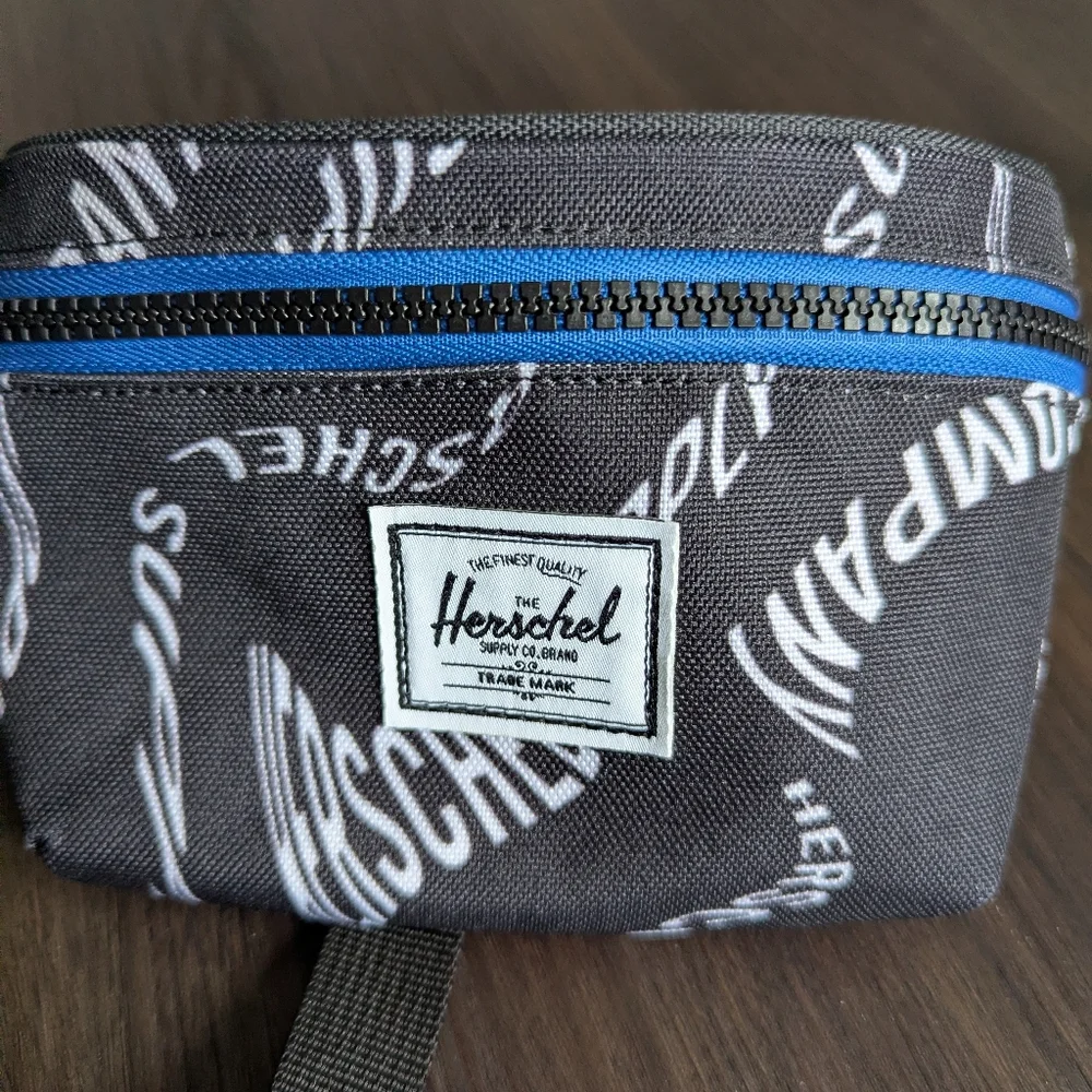Herschel Black & Blue Small Belt Bag Crossbody Hip Pack Gorpcore Travel